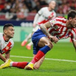 A Giménez le dio el balón en la mano y el penalti lo transformó Falcao en el penalti
