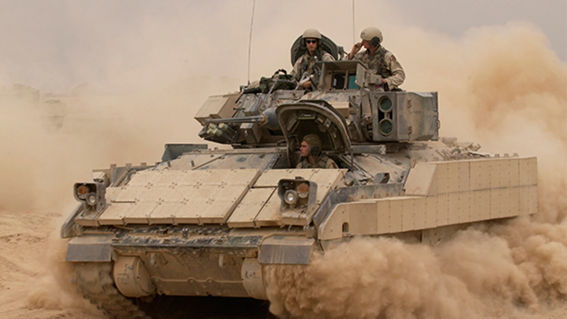 M2A2 Bradley en una misión en Irak en octubre de 2004.