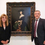 El alcalde de Estepona, José María García Urbano y Carmen Thyssen,