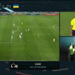 Imagen de VAR del fuera de juego de Benzema que ha anulado el gol de Alaba