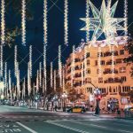Un total de 95 estrellas inspiradas en la de la torre de la Virgen de la Sagrada Familia y 3 mil tiras iluminarán Paseo de Gracia durante las tres próximas navidades