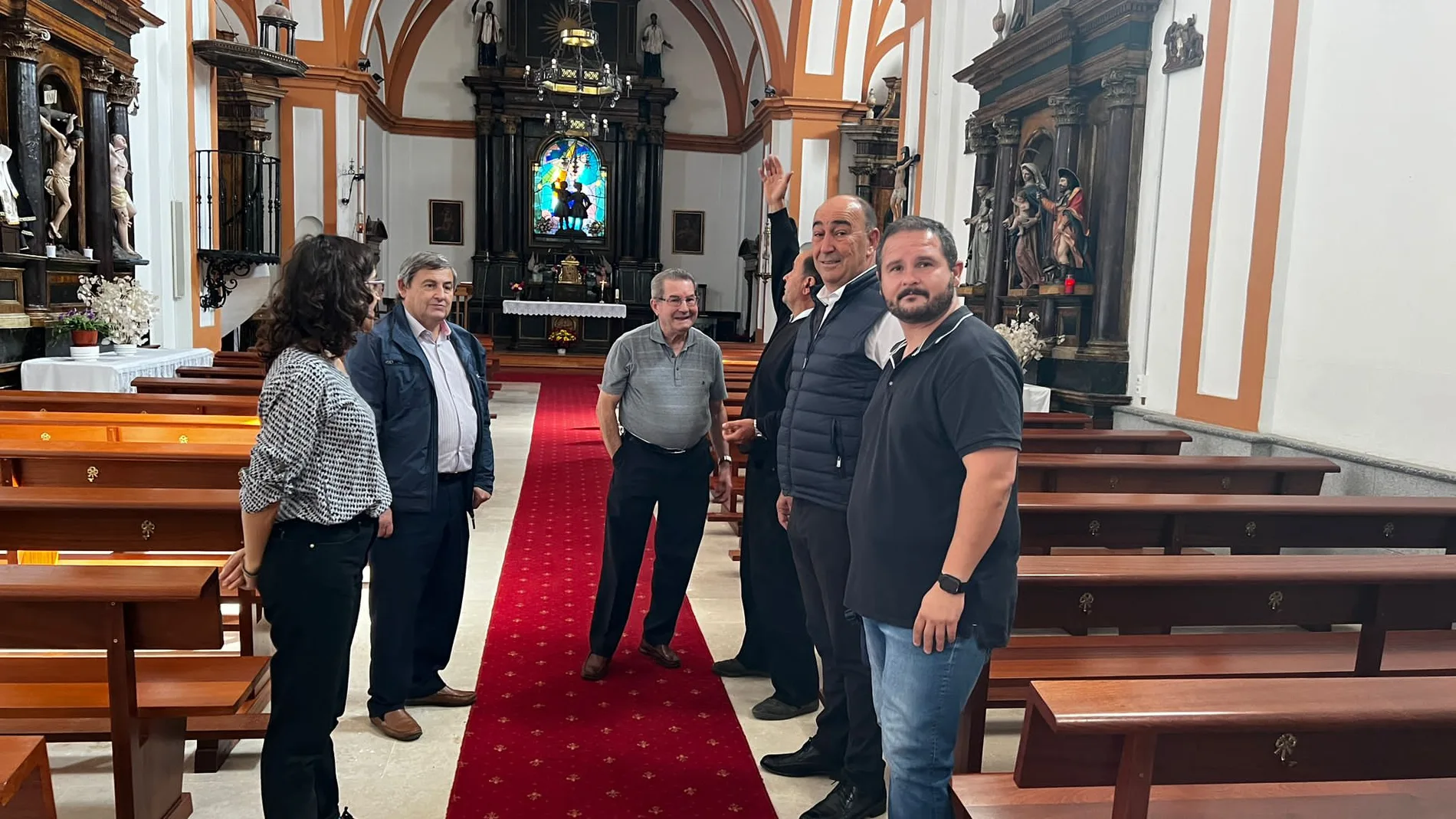 El presidente de la Diputación de Segovia, Miguel Ángel de Vicente, visita las iglesias rehabilitadas