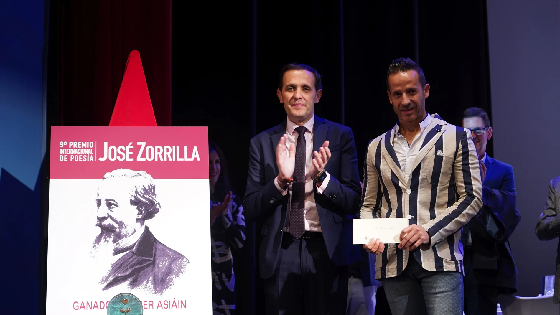 El consejero de la Presidencia, Jesús Julio Carnero, asiste a la entrega del Premio Internacional de Poesía José Zorrilla.