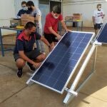 Los trabajadores reciben varios cursos de formación que les abren las puertas de futuros empleos