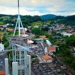 Las altas estructuras de telecomunicaciones de Cellnex sirven de cobijo a las cigüeñas durante nueve meses al año