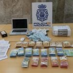 En el registro de la nave de Dos Hermanas donde eran explotados trece ciudadanos de origen chino se encontraron 45.000 euros en efectivo.POLICIA NACIONAL20/10/2022