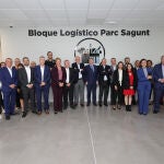 El presidente de la Generalitat, Ximo Puig, durante la visita al bloque logístico de Parc Sagunt