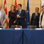 El consejero Suárez-Quiñones preside la reunión de constitución del Consejo de Dinamización de Castilla y León, en la imagen junto a Ángeles Armisén, entre otros