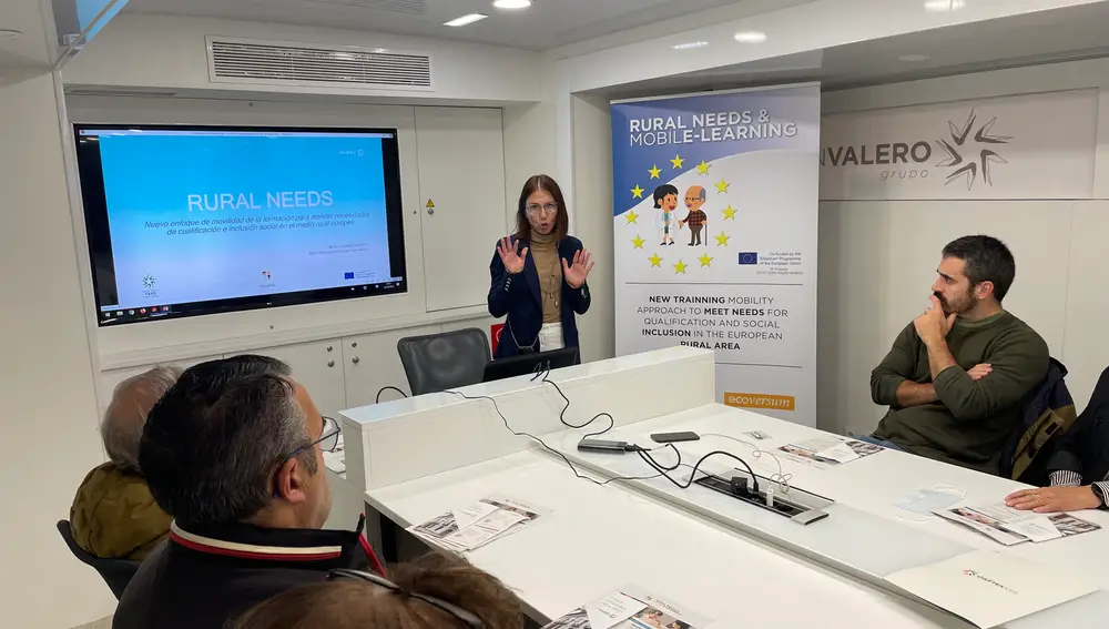 La localidad palentina de Cervera de Pisuerga acoge las jornadas sobre ‘Nuevos Enfoques de Formación en Atención Sociosanitaria y Ayuda a la Dependencia en el Medio Rural Europeo’, dentro del proyecto europeo 'Rural Needs and Mobile Learning', que ha sido desarrollado por SEAS Estudios Superiores Abiertos, entidad perteneciente al Grupo San Valero