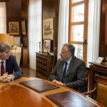 El presidente de las Cortes, Carlos Pollán, realiza una visita institucional a Soria. En la imagen con el alcalde Carlos Martínez
