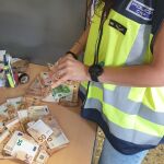 La red criminal estaba formada por dos grupos: uno encargado de suministrar la sustancia estupefaciente y otro, de enviarla a distintos países de la Unión Europea mediante paquetería