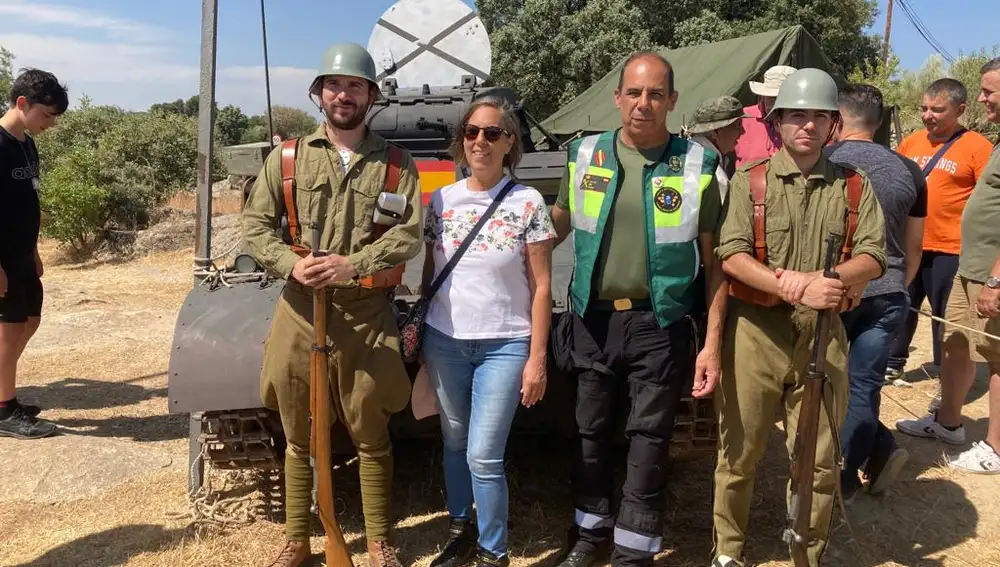 Fernández Navas, con el chaleco de los Caballeros de Ahumada, durante la recreación de la batalla de Brunete en Navalagamella