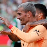 Griezmann celebra su espectacular gol al Betis
