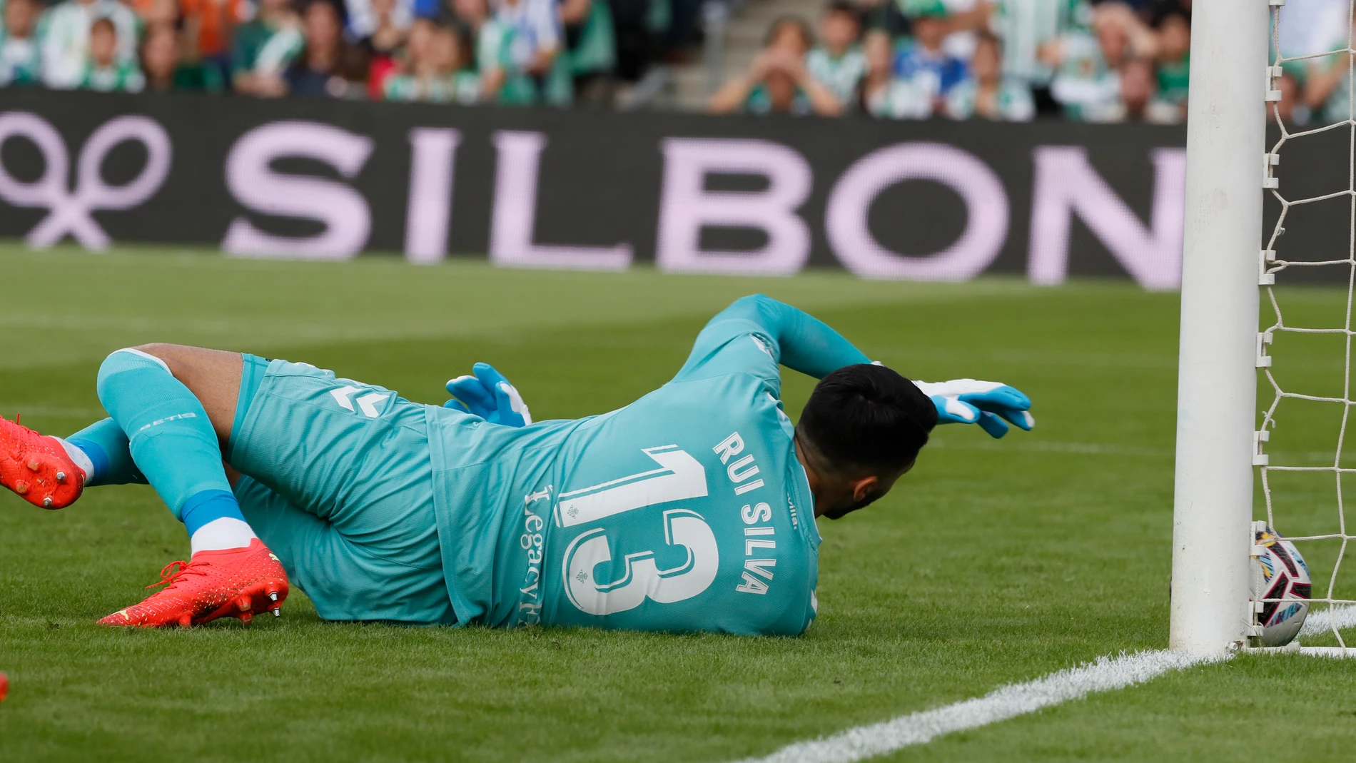 Rui Silva, después del segundo gol de Griezmann, que le pasó por debajo de las piernas