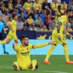 El delantero del Villarreal, Álex Baena, durante el encuentro correspondiente a la jornada 11 de primera división frente al Almeria en el estadio Ciutat de Valencia. EFE / Domenech Castelló.