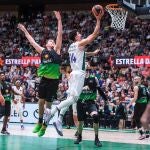 Un lance del partido