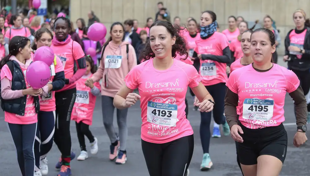Celebración de la VIII Carrera solidaria de la Mujer Contra el Cáncer de Mama, organizada por la Asociación Leonesa de Mujeres Operadas de Cáncer de Mama