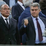 El presidente del FC Barcelona, Joan Laporta, celebra uno de los goles de su equipo