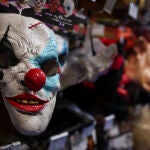 Una máscara de Halloween en una tienda