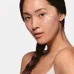 La gama más innovadora que reprograma la juventud en tu piel.