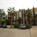Entrada Centro Comercial La Ermita