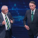 El expresidente de Brasil y candidato presidencial, Luiz Inácio Lula da Silva, y su contrincante electoral, el mandatario Jair Bolsonaro