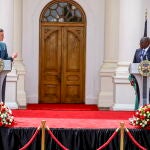 Pedro Sánchez con el Presidente de Kenia, William Ruto.