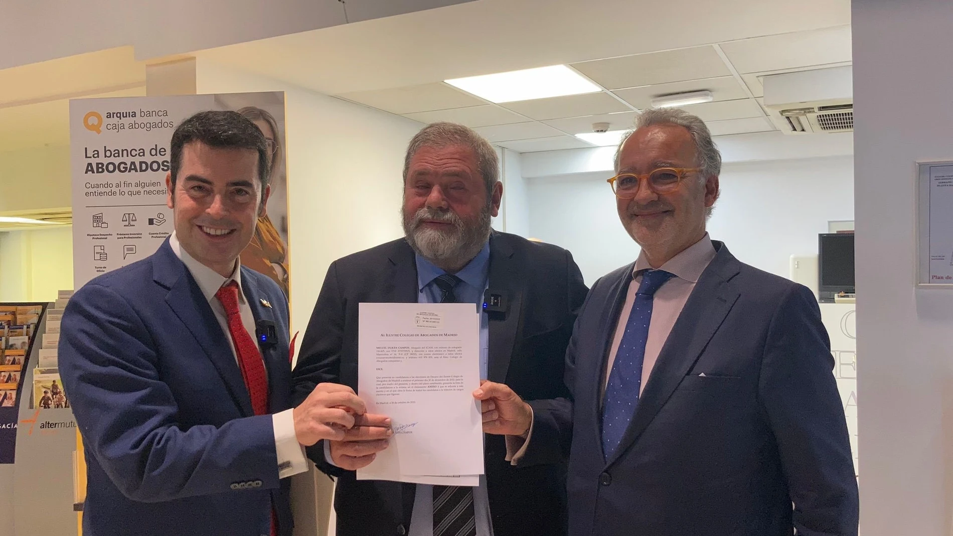 El exdirector general de la ONCE, Miguel Durán (centro), en la presentación de su candidatura para presidir el ICAM