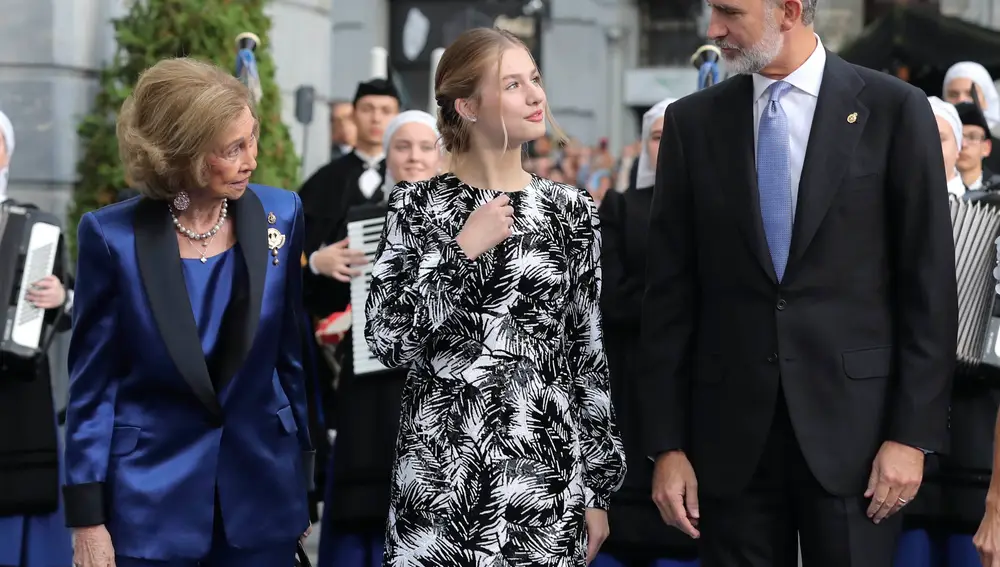 La Princesa Leonor durante los Premios Princesa de Asturias 2022 con junto a Felipe VI y Doña Sofía