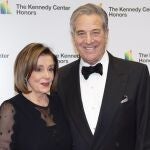 La presidenta de la Cámara Nancy Pelosi, demórata de California, y su marido, Paul Pelosi, en 2019