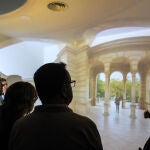 Los asistentes en una de las salas inmersivas, hoy en la presentación del evento