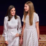 La Infanta Sofía y la Reina Letizia en Asturias.