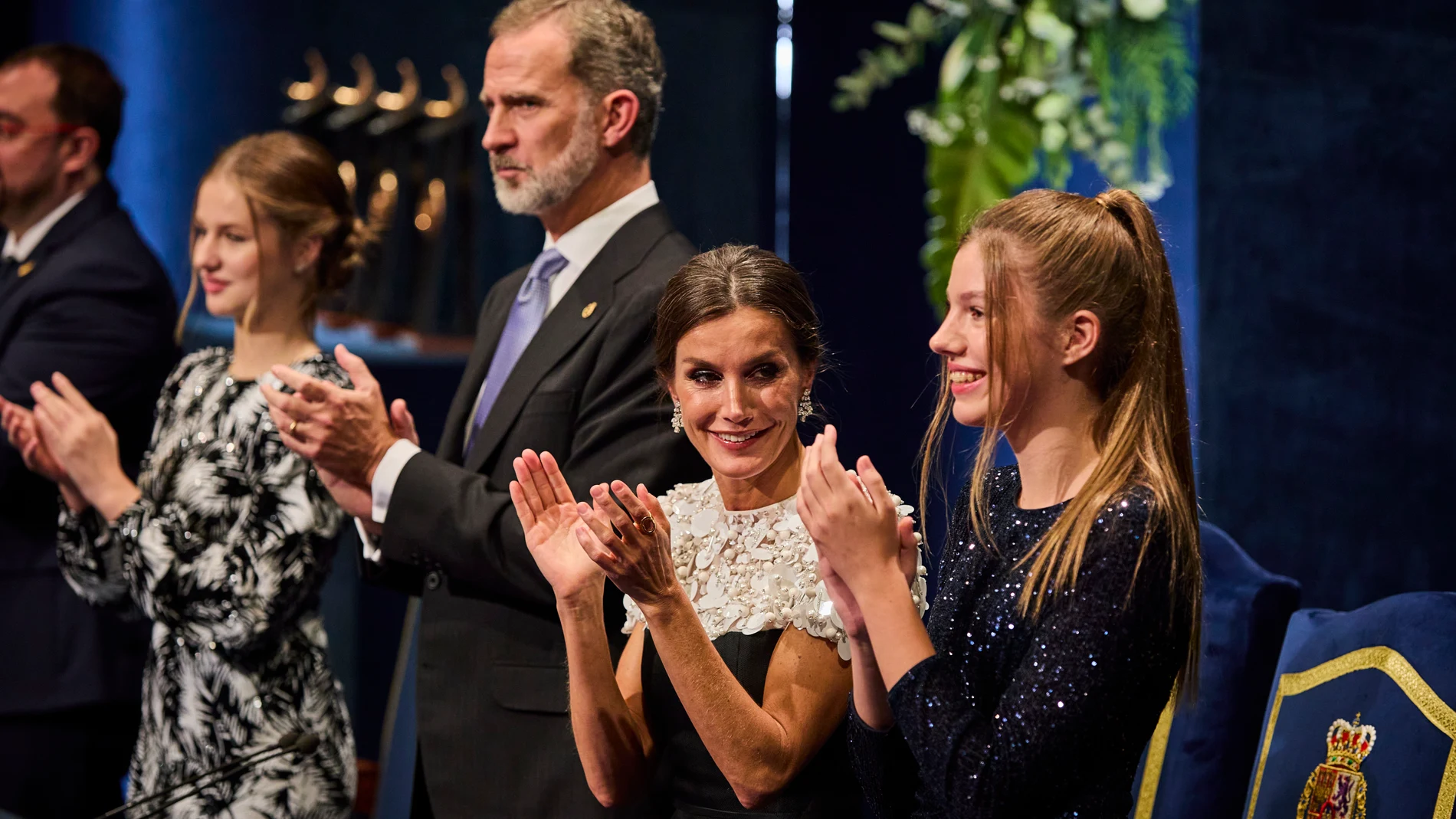 Los Reyes don Felipe y doña Letizia, con la presencia de Leonor, la Princesa de Asturias y la Infanta Sofía, presiden este viernes la ceremonia de entrega de los premios Princesa de Asturias 2022.