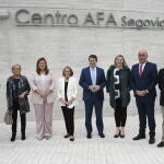 El presidente de la Junta de Castilla y León, Alfonso Fernández Mañueco, visita el Centro de Alzheimer junto a Isabel Blanco, Clara Martín, Francisco Vázquez, Miguel Ángel de Vicente, José Mazarías y Paloma Sanz