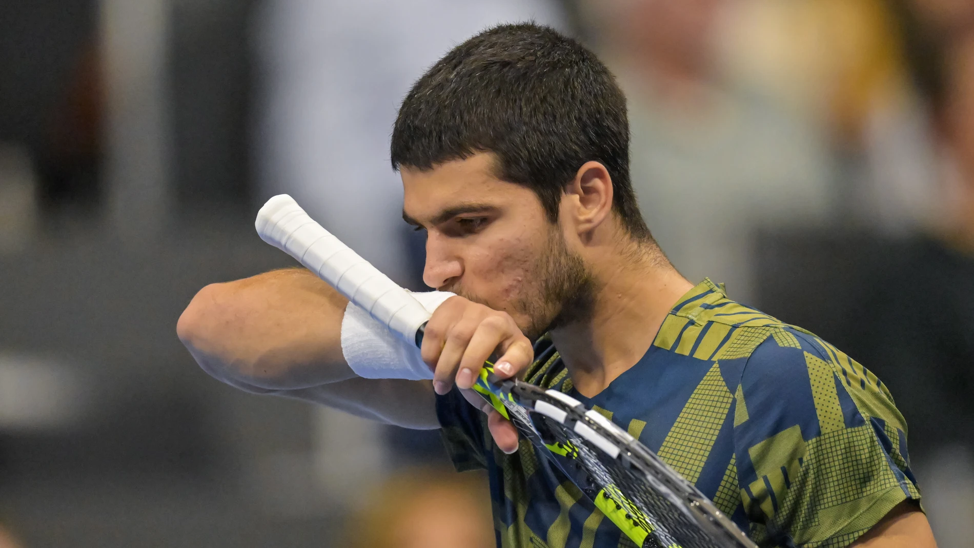 Carlos Alcaraz, en un momento de la semifinal de Basilea que ha perdido ante Felix Auger-Aliassime