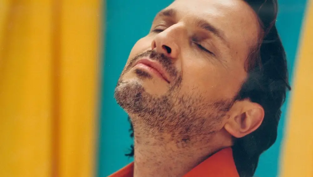 Miguel Bosé cuenta doce historias personales en "Sereno", su nuevo trabajo discográfico.