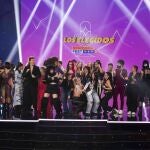 La foto de los 18 candidatos con los presentadores y Karina pintan el caos de la noche del sábado