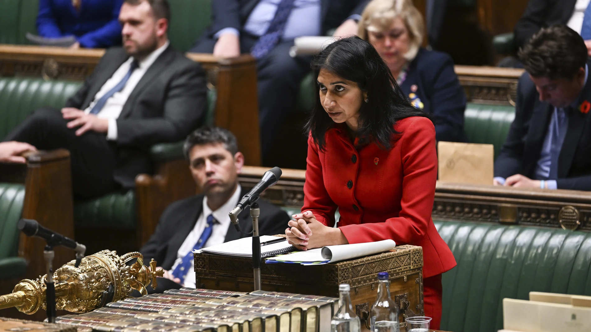 La ministra del Interior de Reino Unido, Suella Braverman, interviene en la Cámara de los Comunes en Londres
