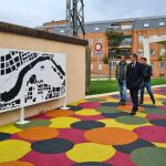 El alcalde de Salamanca, Carlos García Carbayo, visita la remodelación de uno de los barrios de la ciudad