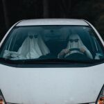 Los disfraces de Halloween podrían ser peligrosos al volante... si así lo determina un agente de tráfico | Fuente: Dreamstime