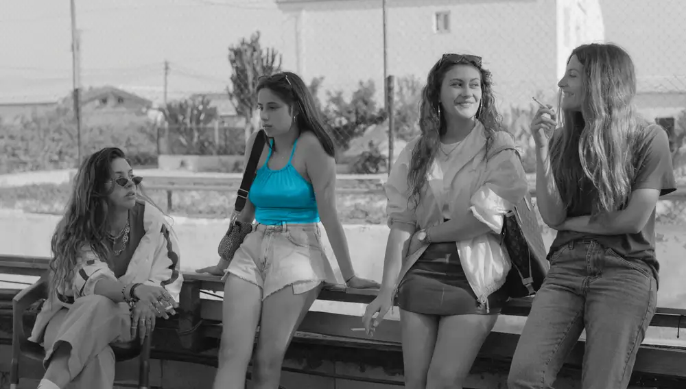 Nayara García (19 años), Lidia María Cánovas (19) e Irene Pellicer (17), junto a Bárbara Lennie en "El agua"