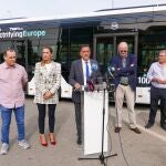 El alcalde José Antonio Serrano presenta la prueba piloto de un autobús 100% eléctrico