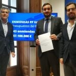 De izquierda a derecha, el senador del PP Alberto Plaza; el diputado José Ángel Alonso; y el diputado Eduardo Carazo, presentan las enmiedas