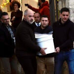 La iglesia de San Nicolás de Bari, en Torrecaballeros (Segovia), acoge el funeral por Olivia, de seis años, que fue encontrada muerta el pasado domingo en el piso de Gijón donde residía con su madre, que ha sido detenida