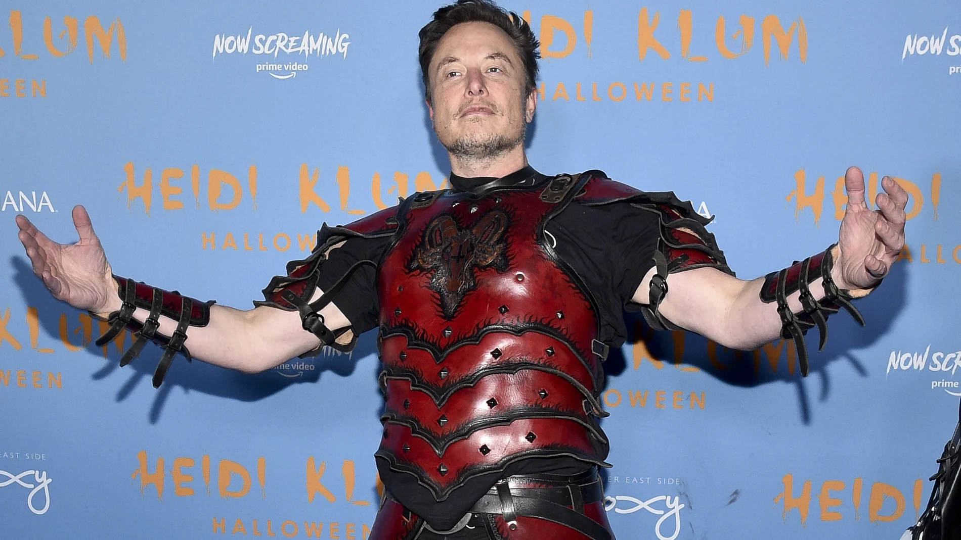Elon Musk, disfrazado para la fiesta de Halloween de Heidi Klum en Nueva York