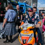 Marc Márquez, en el paddock del circuito Ricardo Tormo de Cheste