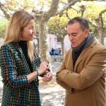 La diputada nacional de Ciudadanos, María Muñoz, conversa con el presidente de la Diputación de Zamora, Francisco José Requejo
