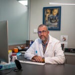 David Valcárcel es jefe de sección y director de la Unidad de Trasplante y Terapia Celular del Servicio de Hematología del Hospital Valle de Hebrón de Barcelona