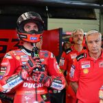Bagnaia, en el box de Ducati con Dall'Igna en segundo plano
