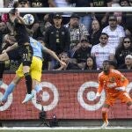 Gareth Bale remata de cabeza para empatar en el último minuto